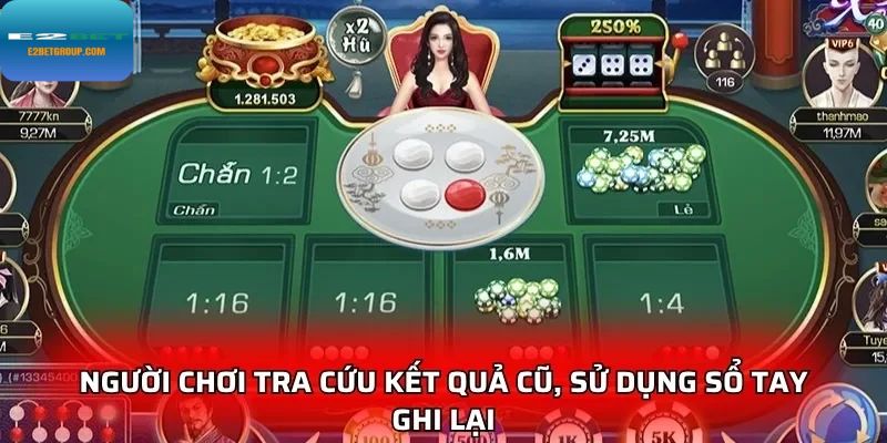 Người chơi tra cứu kết quả cũ, sử dụng sổ tay ghi lại